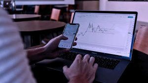 Trading apps vs desktop platforms Which is better for you